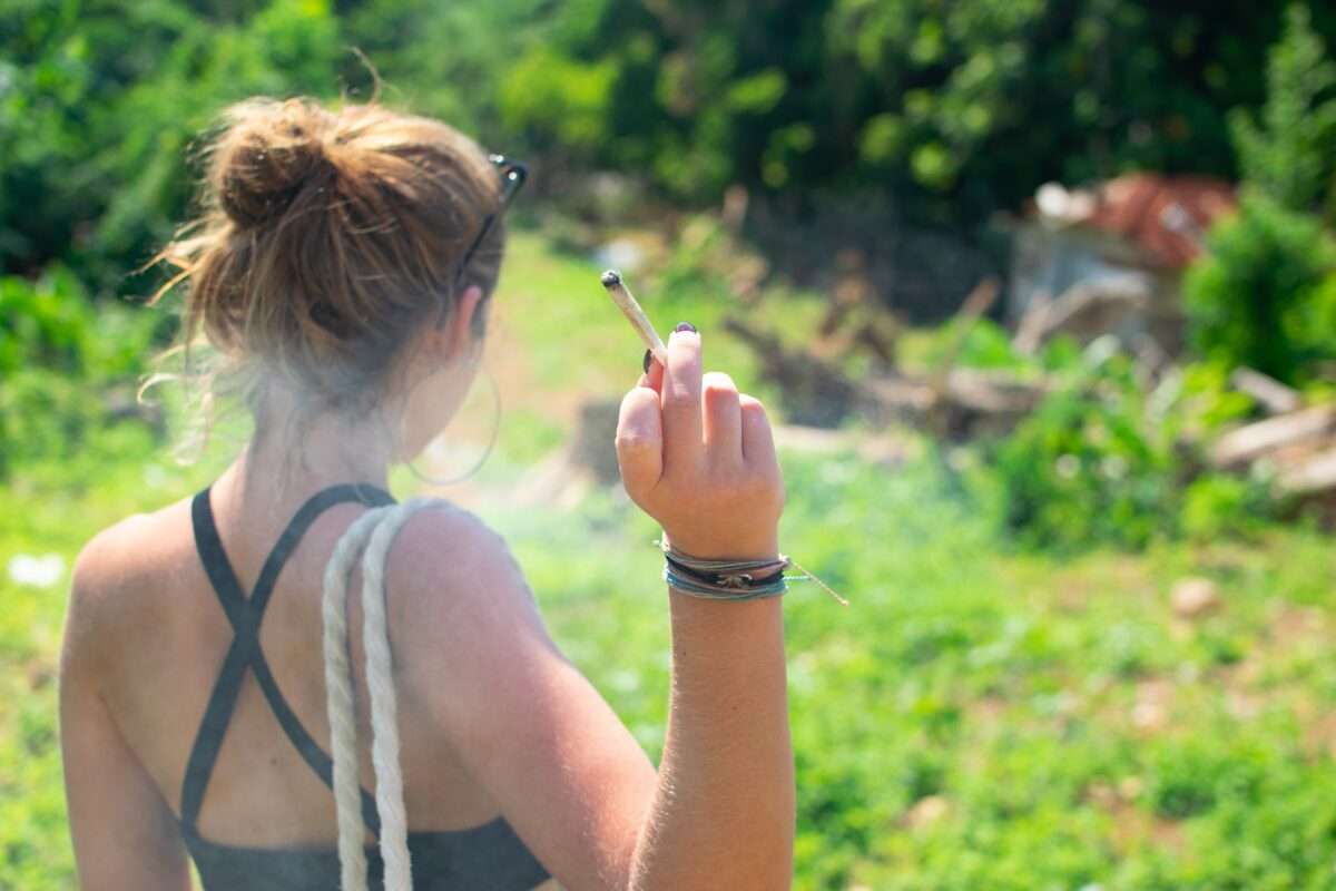 Joint in der Natur genießen